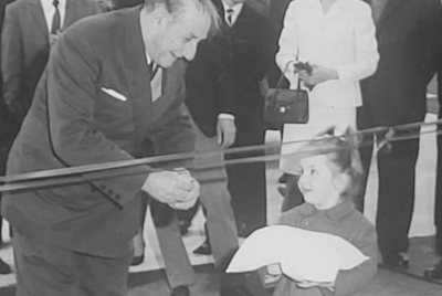 Sophie à l'inauguration du garage Moncade en 1969